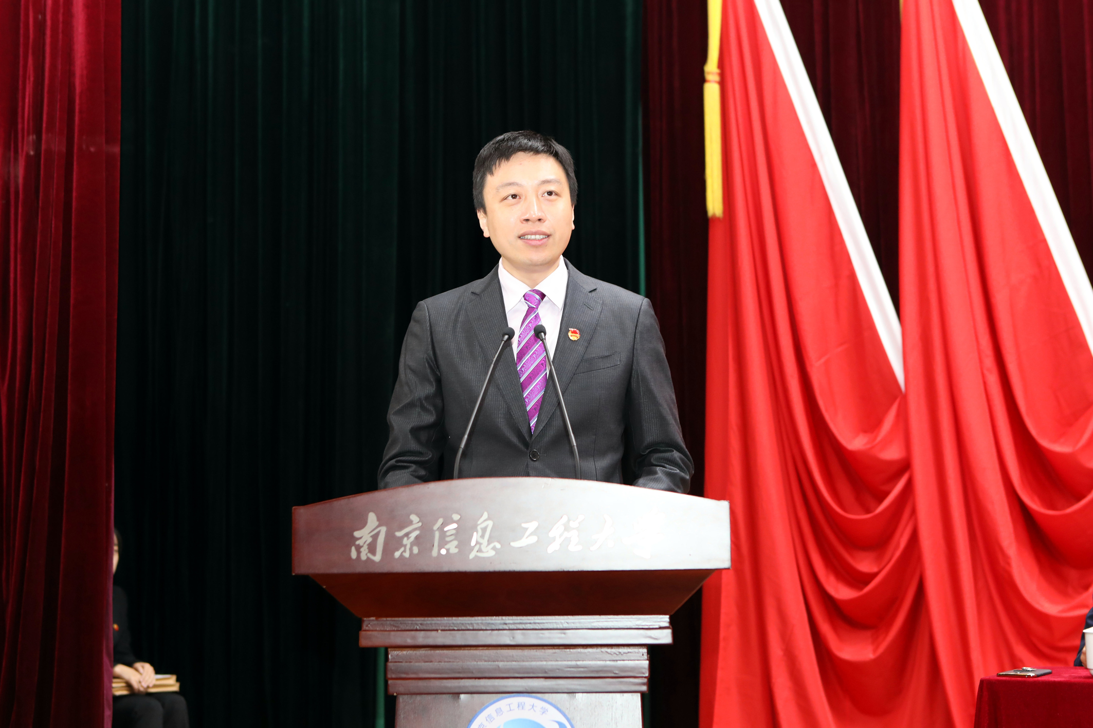 兄弟院校代表、南京大学团委副书记闻羽发言