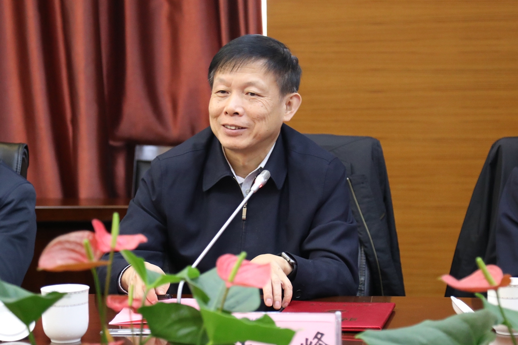 中国气象局原副局长、党组副书记许小峰发言.jpg