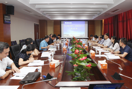 民主党派、无党派人士座谈会.jpg