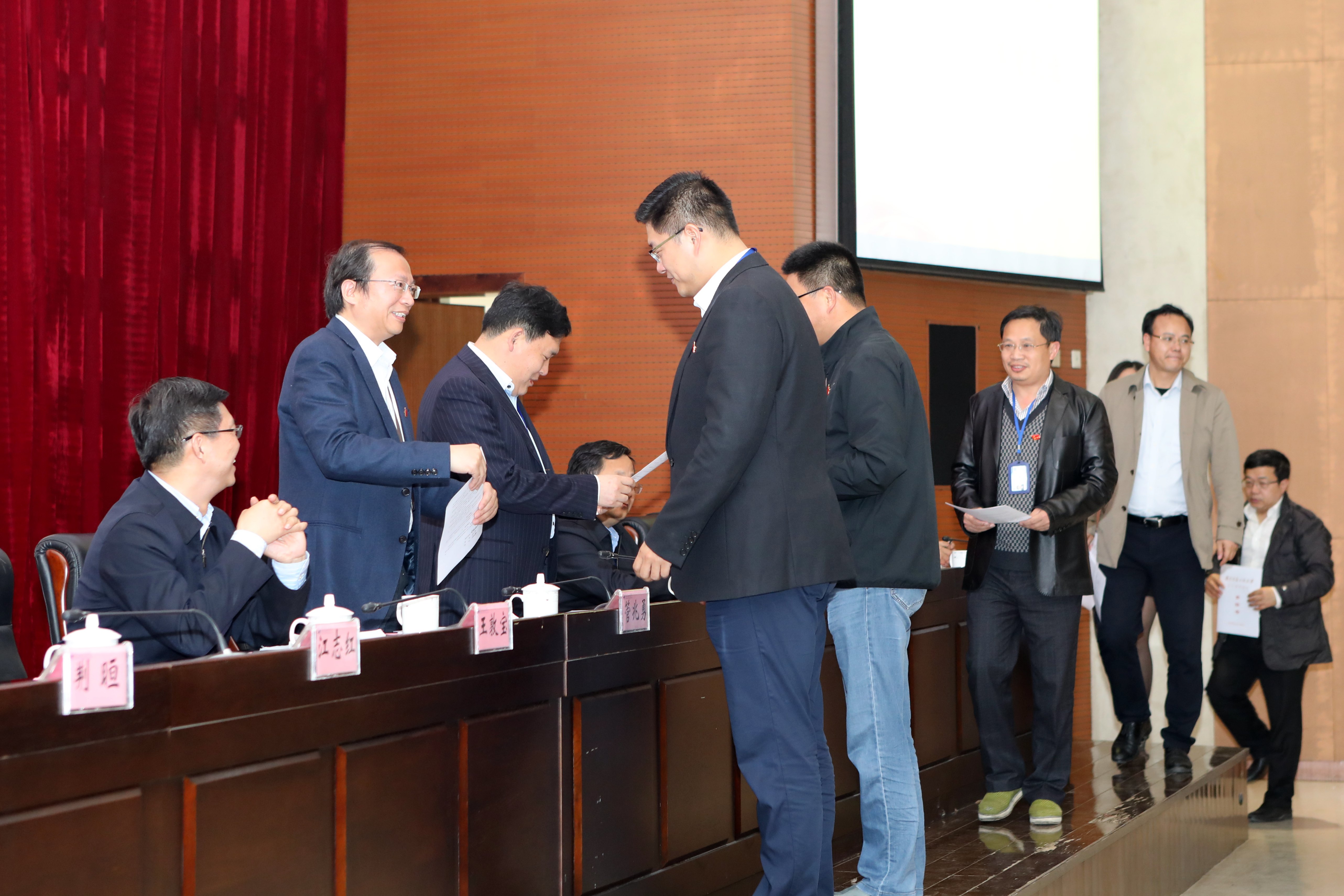递交党风廉政建设责任书 递交党风廉政建设责任书