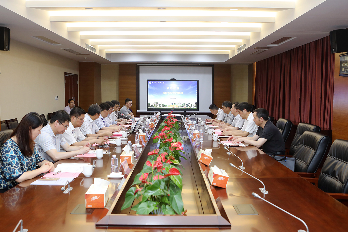 工作汇报会现场 工作汇报会现场