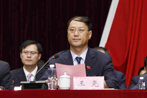 通过党代会主要议程报告.jpg
