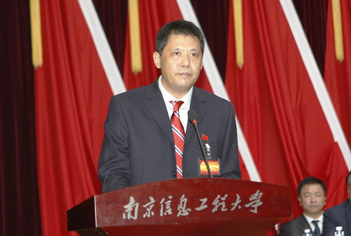 通过党费收缴、使用和管理情况的报告.jpg
