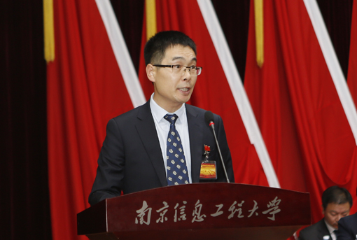宣读党费使用审计报告.jpg