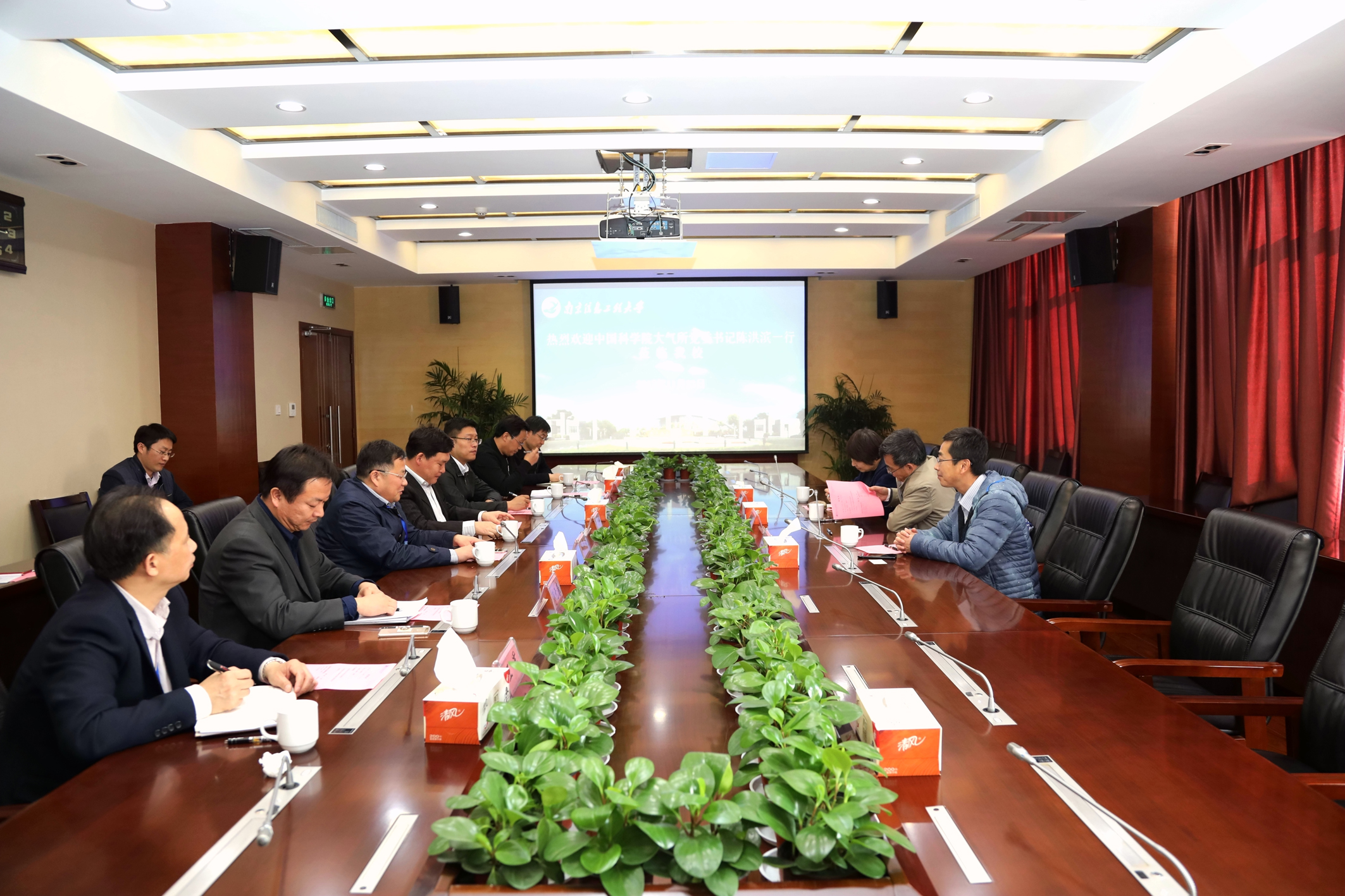 座谈会现场.jpg