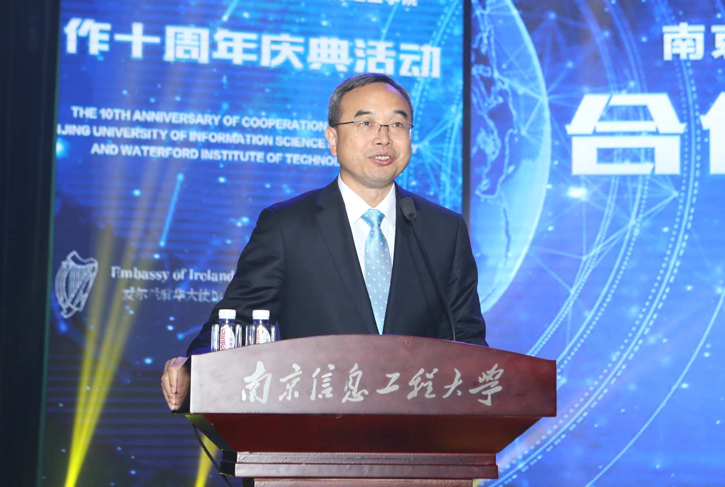 胡明保总会计师主持.jpg
